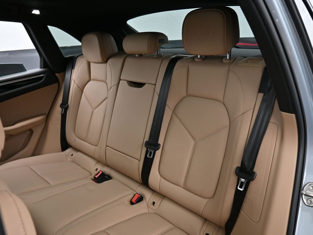 Certified 2023 Porsche Macan Turbo AWD/4WD image 23
