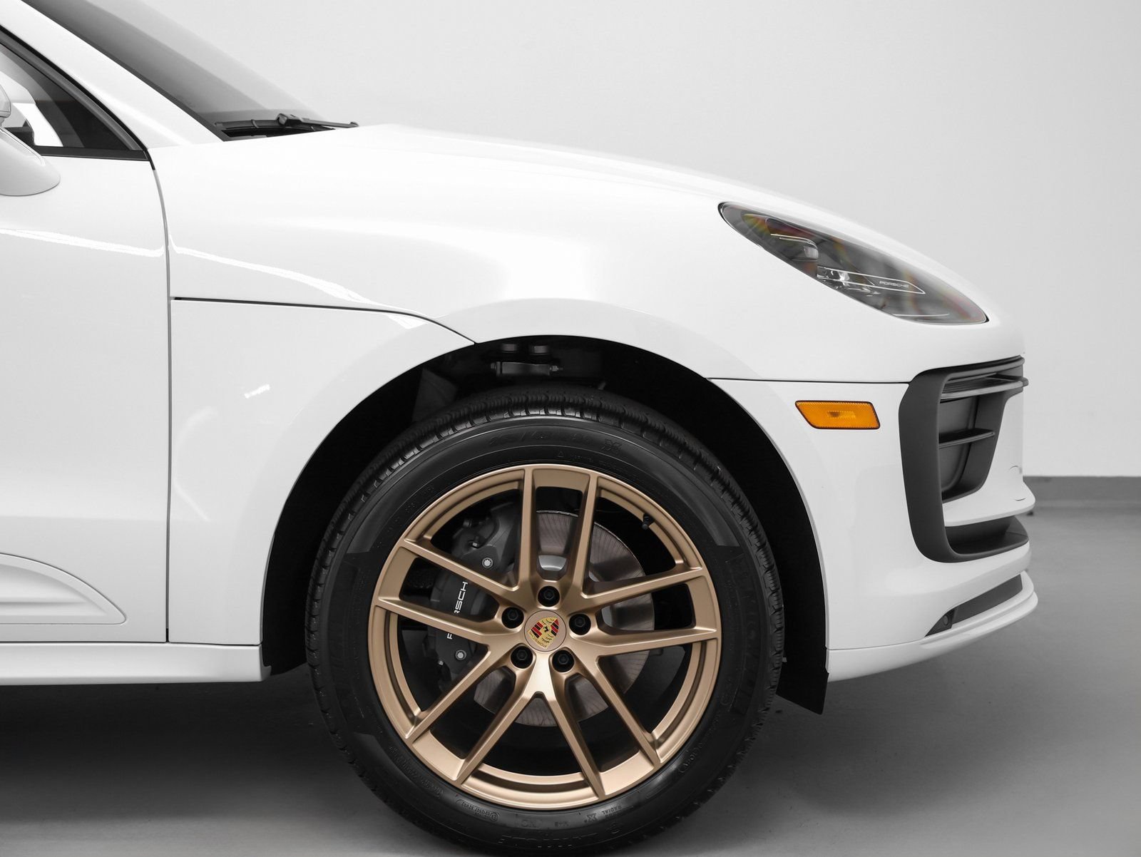 Certified 2025 Porsche Macan AWD/4WD image 14