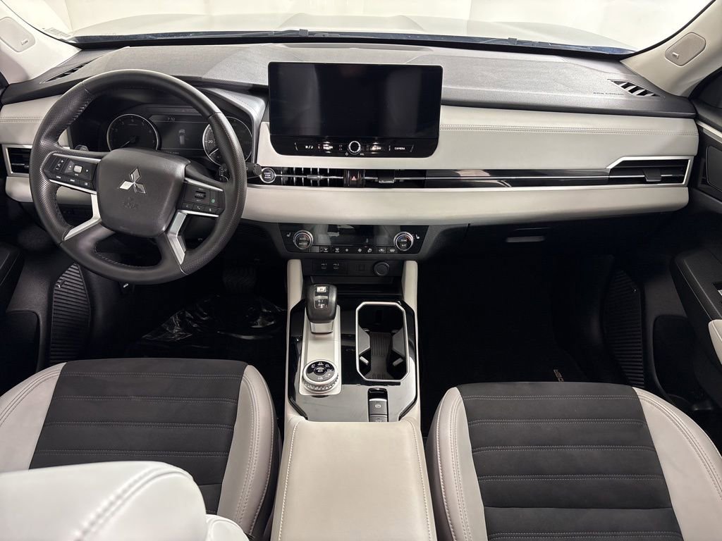 Used 2025 Mitsubishi Outlander SE AWD/4WD image 13