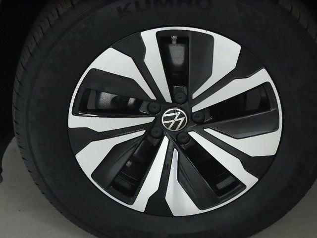 Used 2025 Volkswagen Atlas Cross Sport SE AWD/4WD image 36