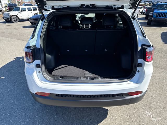 New 2026 Jeep Compass Latitude image 12