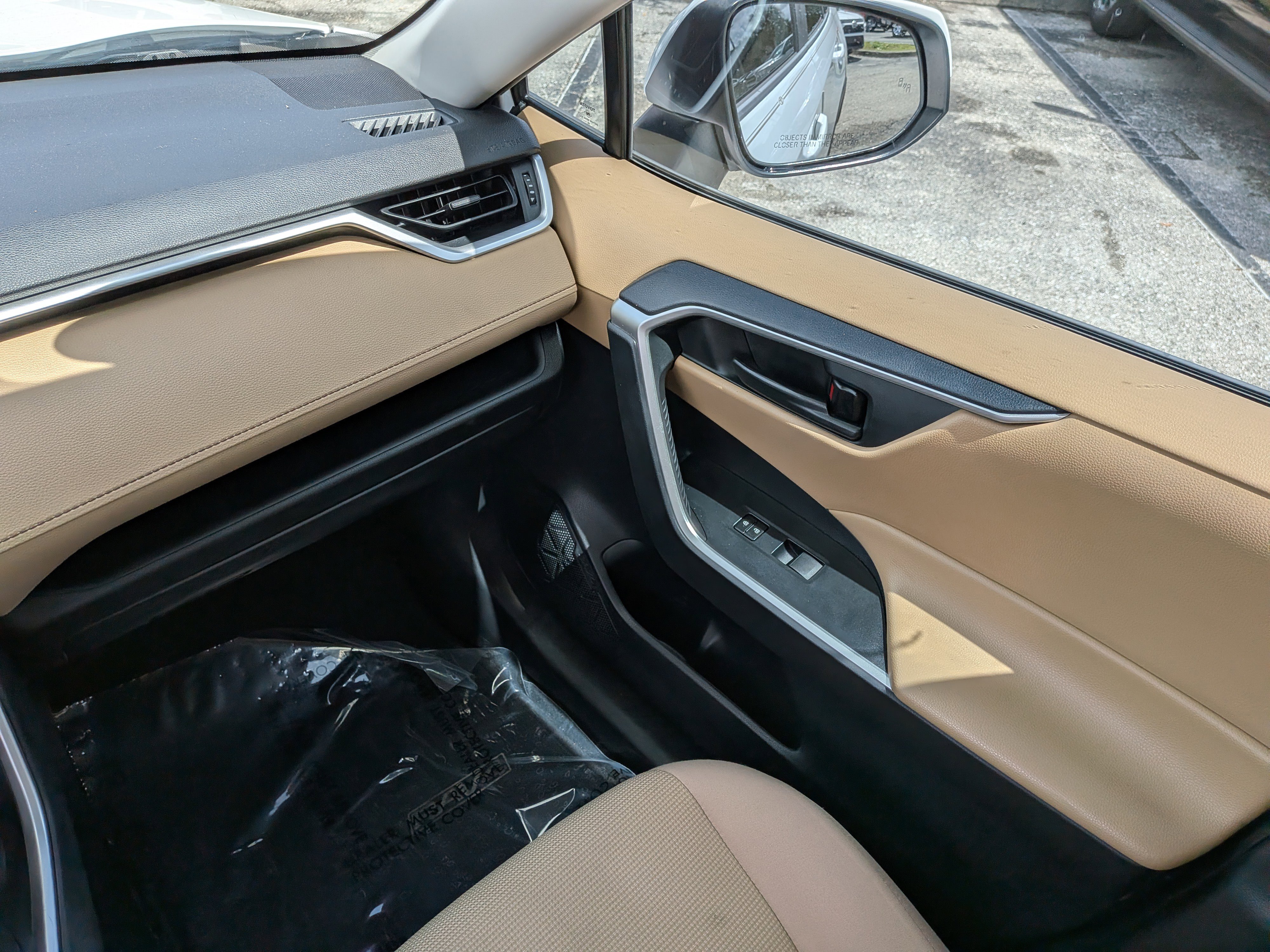 Used 2019 Toyota RAV4 LE image 17