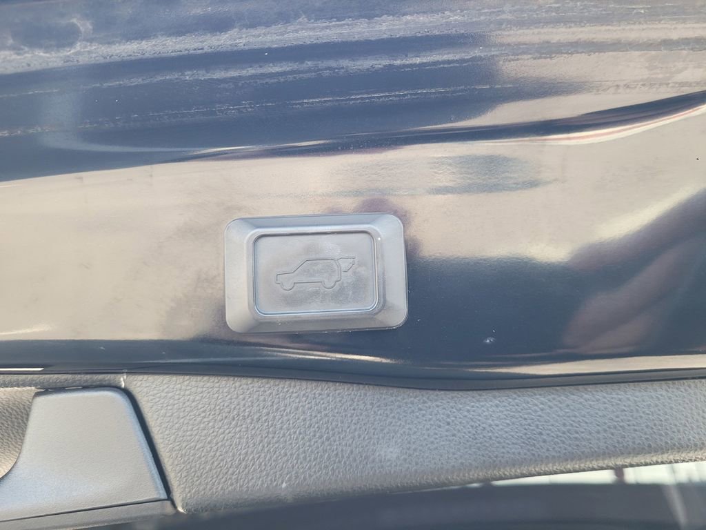 Used 2020 Toyota RAV4 XLE Premium image 9