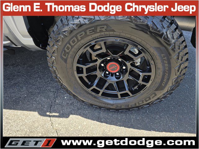 Used 2025 Toyota Tacoma SR5 AWD/4WD image 38