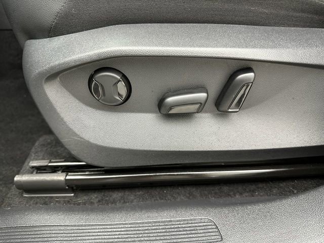 Certified 2024 Volkswagen Tiguan SE image 13