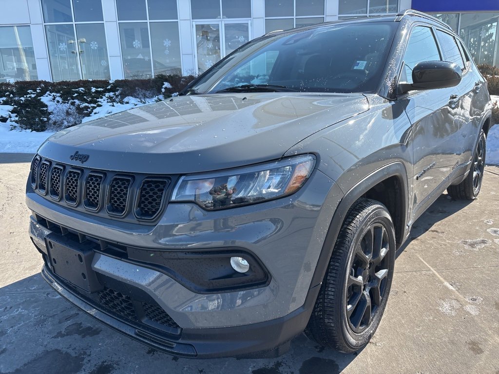 Used 2023 Jeep Compass Altitude w/ Convenience Group image 2