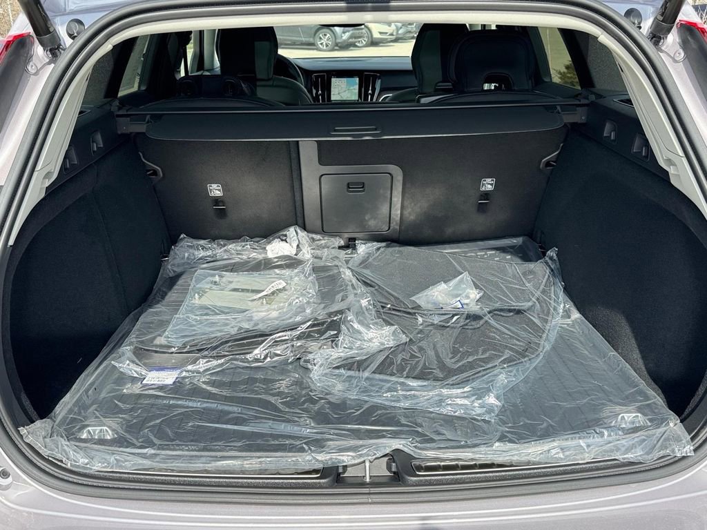 New 2026 Volvo V60 B5 Cross Country Plus w/ Climate Package image 5