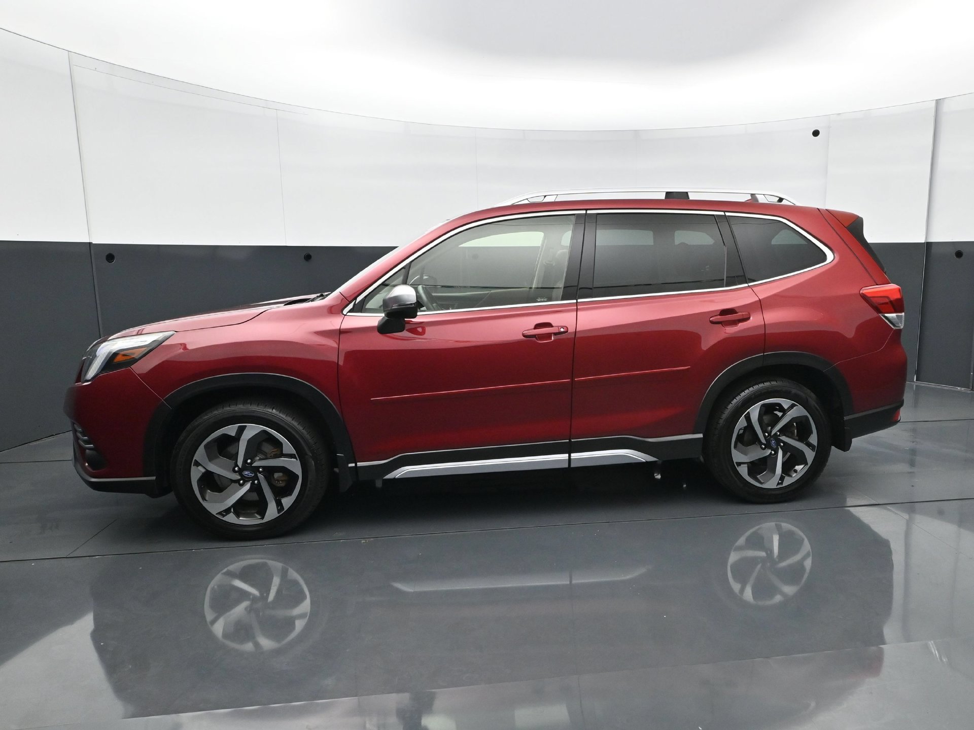 Used 2023 Subaru Forester Touring AWD/4WD image 2