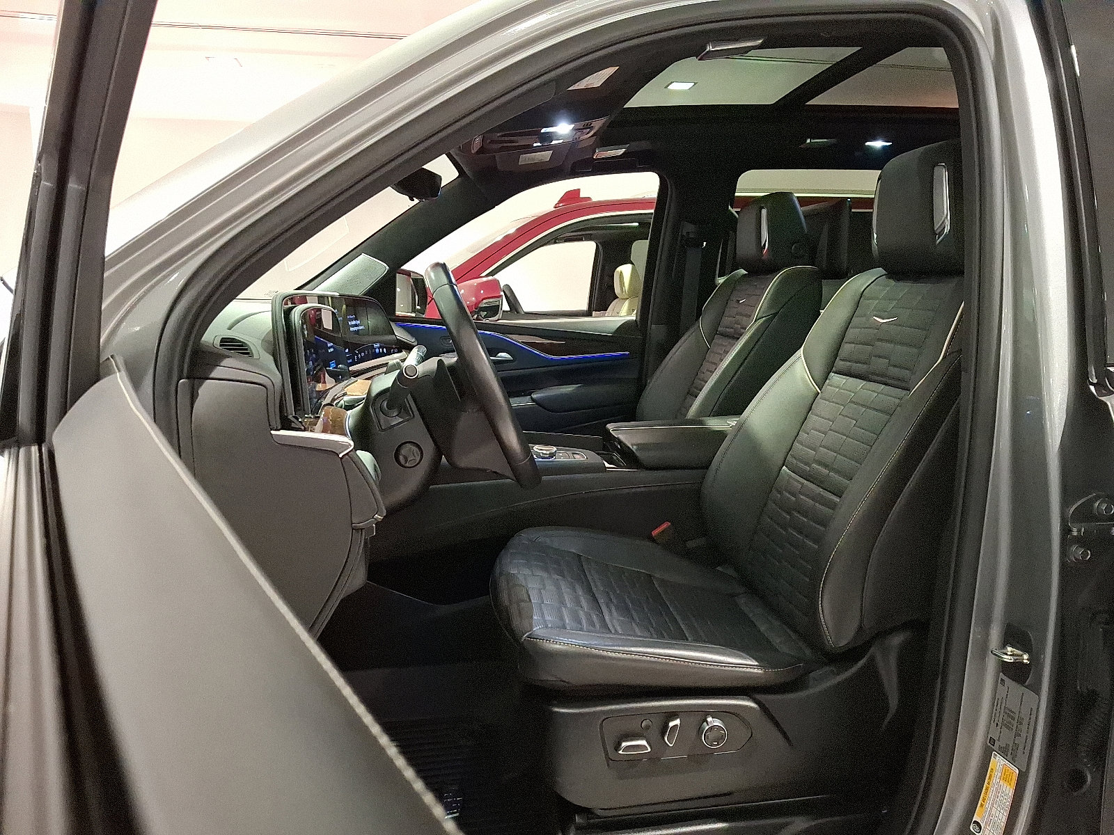 Used 2023 Cadillac Escalade Premium Luxury Platinum image 14