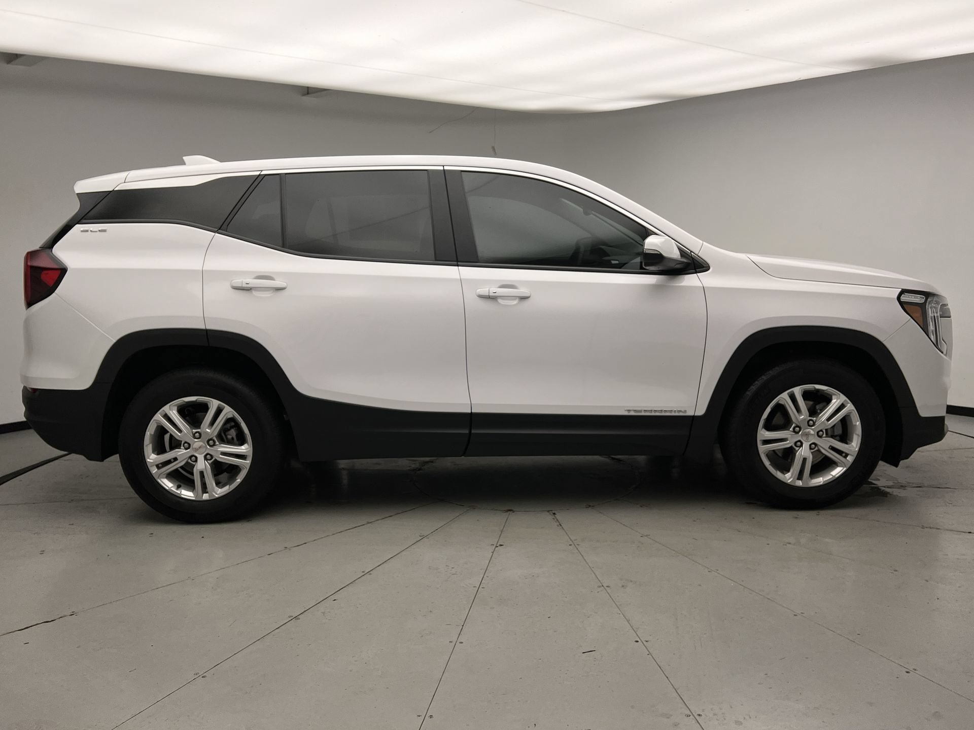 Used 2022 GMC Terrain SLE FWD image 5
