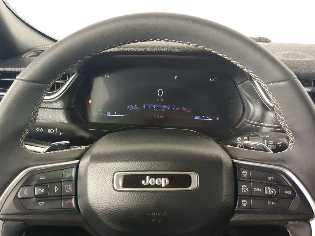 Used 2024 Jeep Grand Cherokee L Laredo image 32