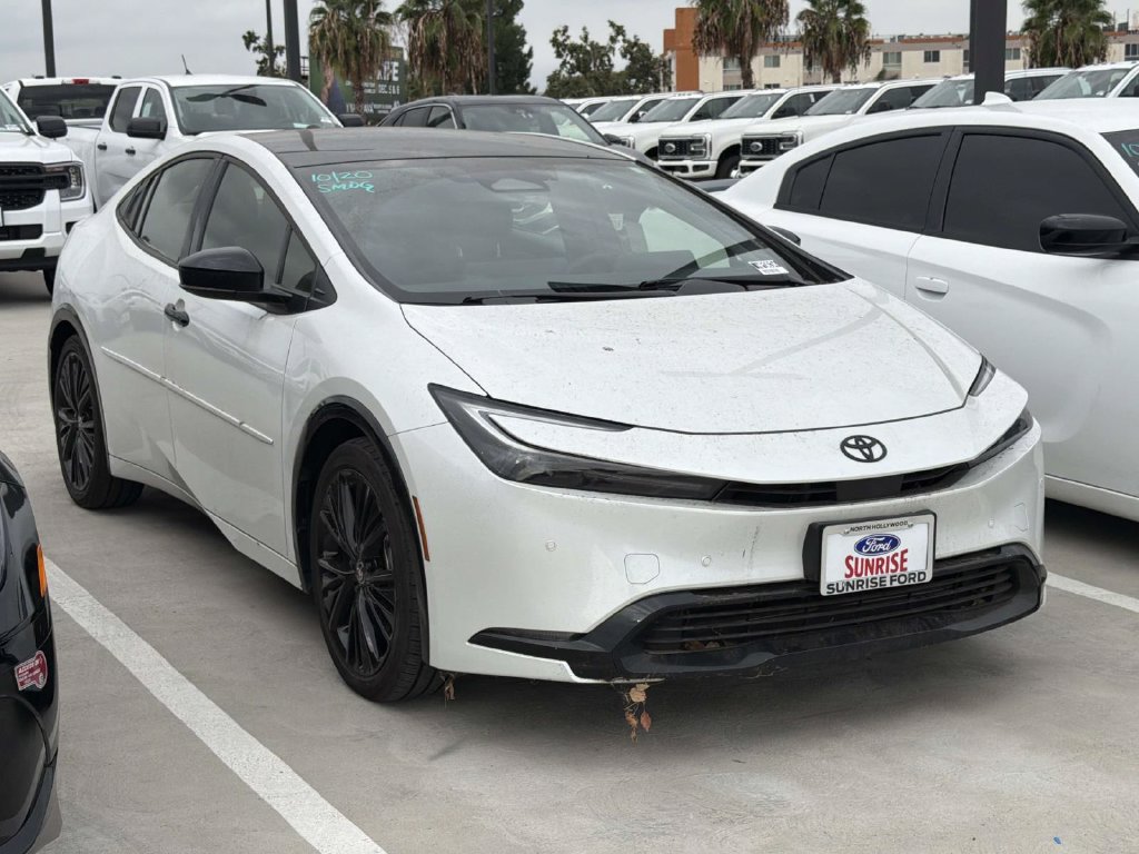 Used 2025 Toyota Prius FWD image 17
