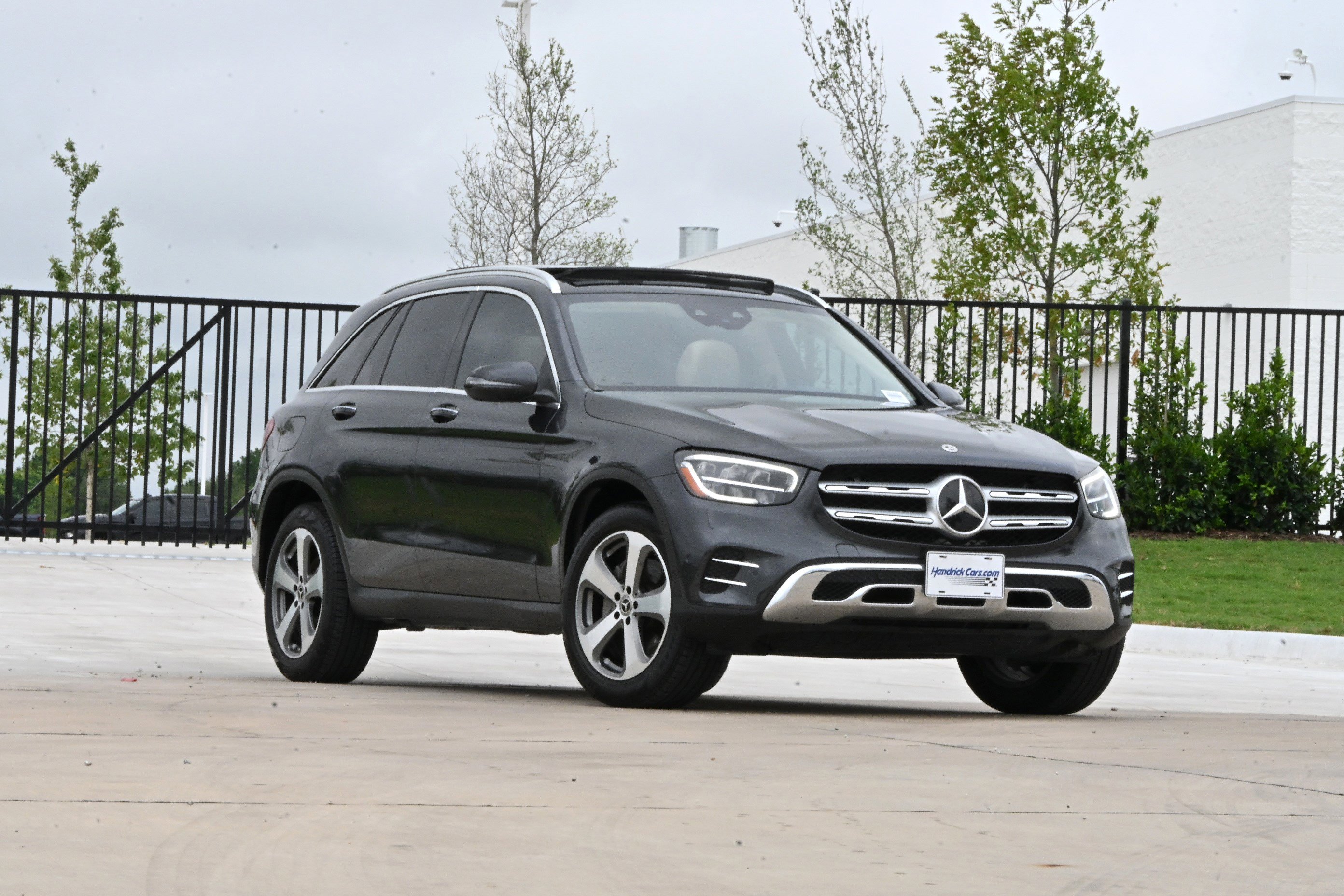 Used 2021 Mercedes-Benz GLC 300 image 2