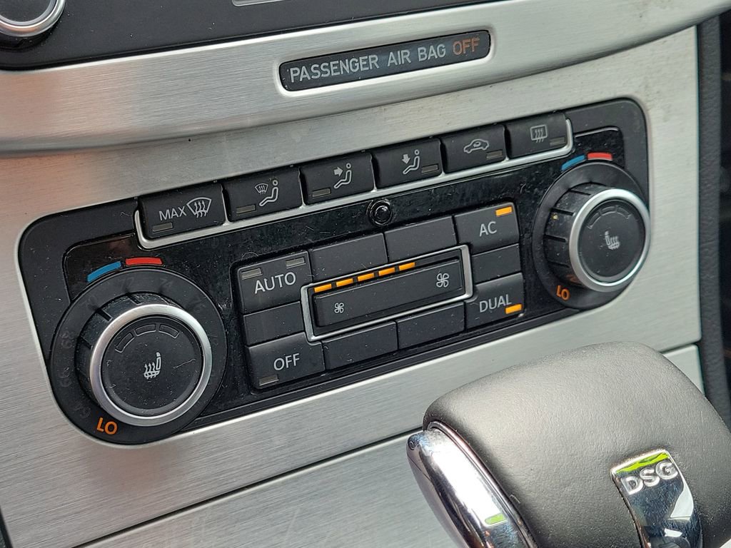 Used 2011 Volkswagen CC Lux image 25