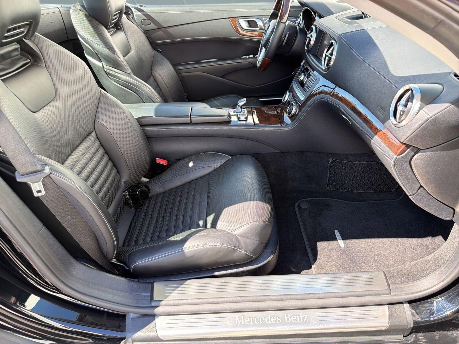 Used 2013 Mercedes-Benz SL 550 w/ Premium Pkg image 29