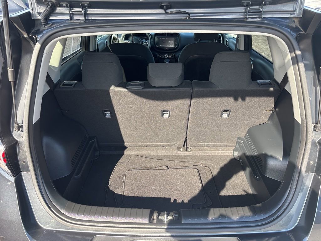 Used 2023 Kia Soul LX image 24