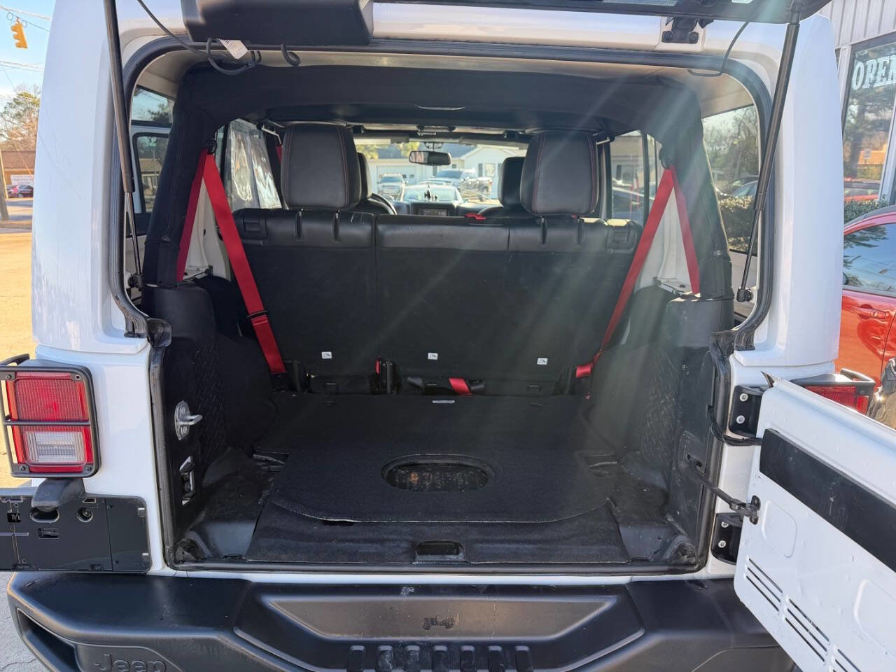 Used 2018 Jeep Wrangler Unlimited Rubicon AWD/4WD image 19