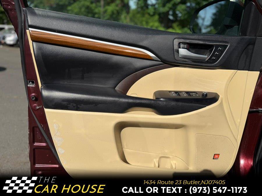 Used 2019 Toyota Highlander Limited Platinum FWD image 14