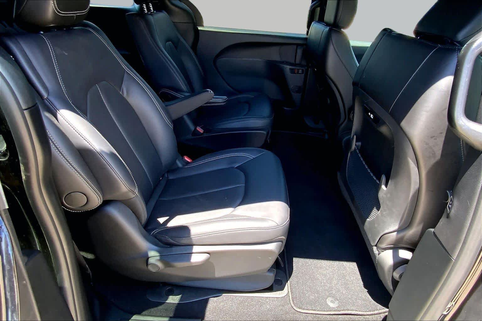 Used 2025 Chrysler Pacifica Select FWD image 20