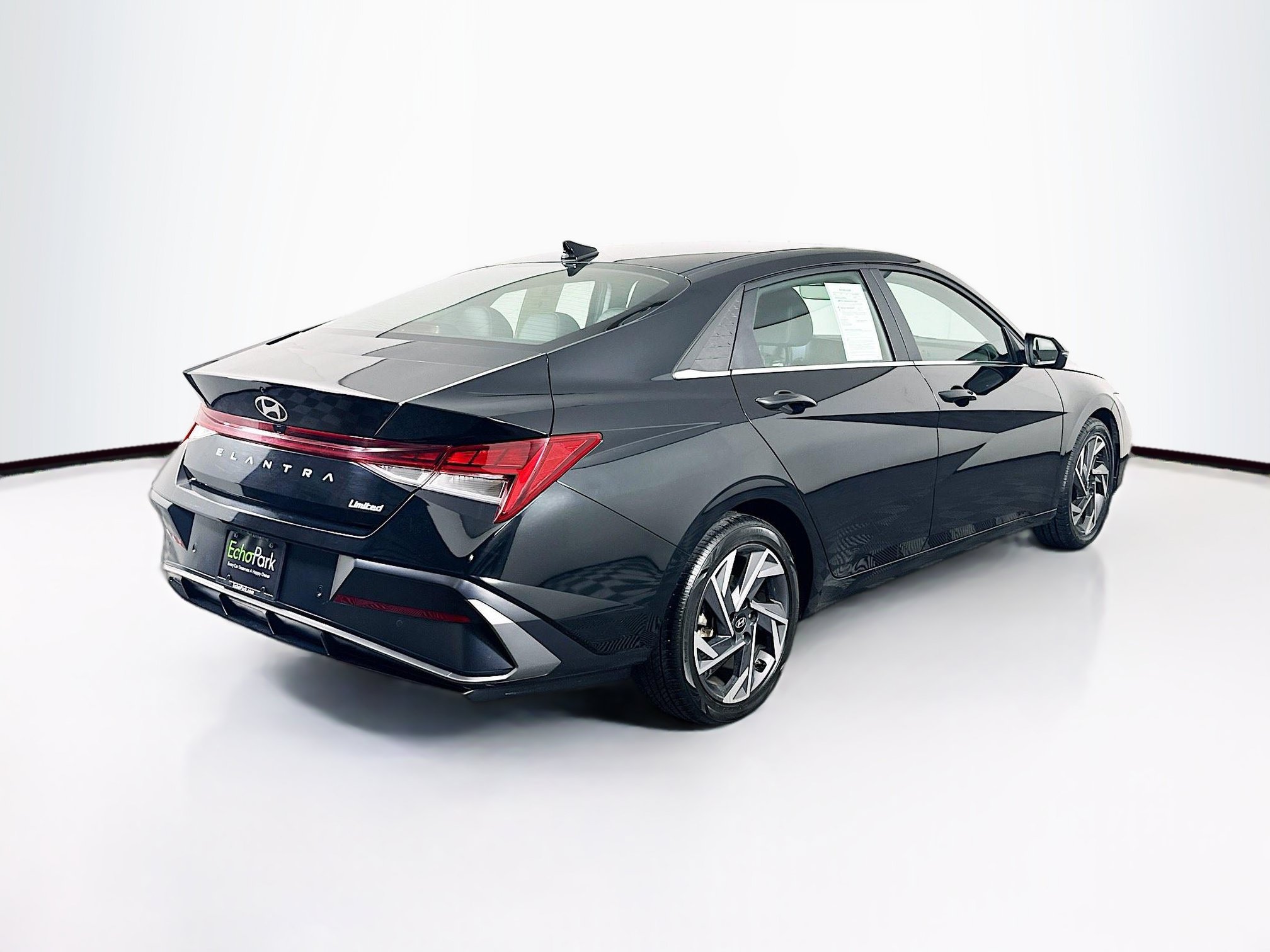 Used 2024 Hyundai Elantra Limited FWD image 9