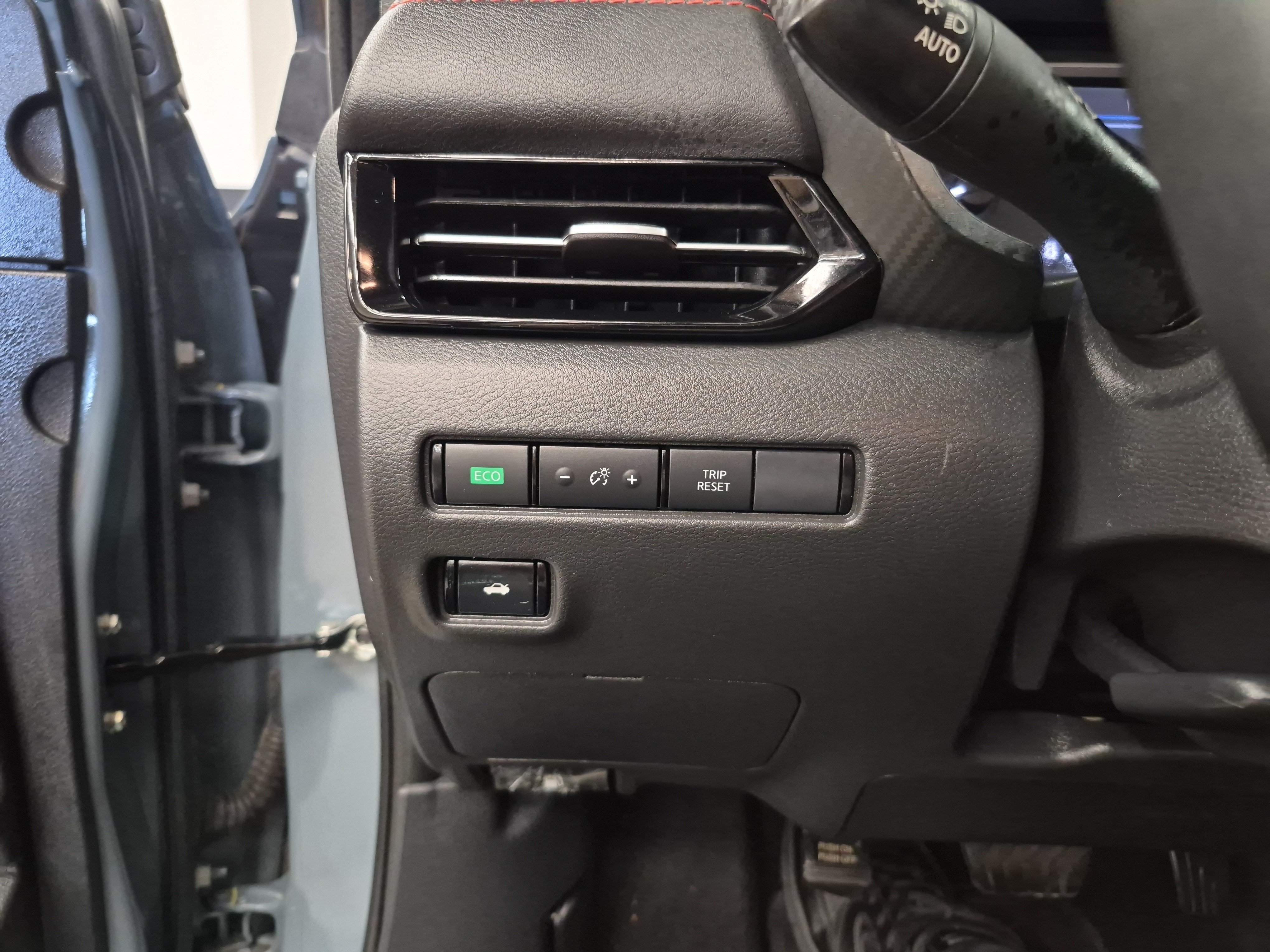Used 2025 Nissan Sentra SR FWD image 24