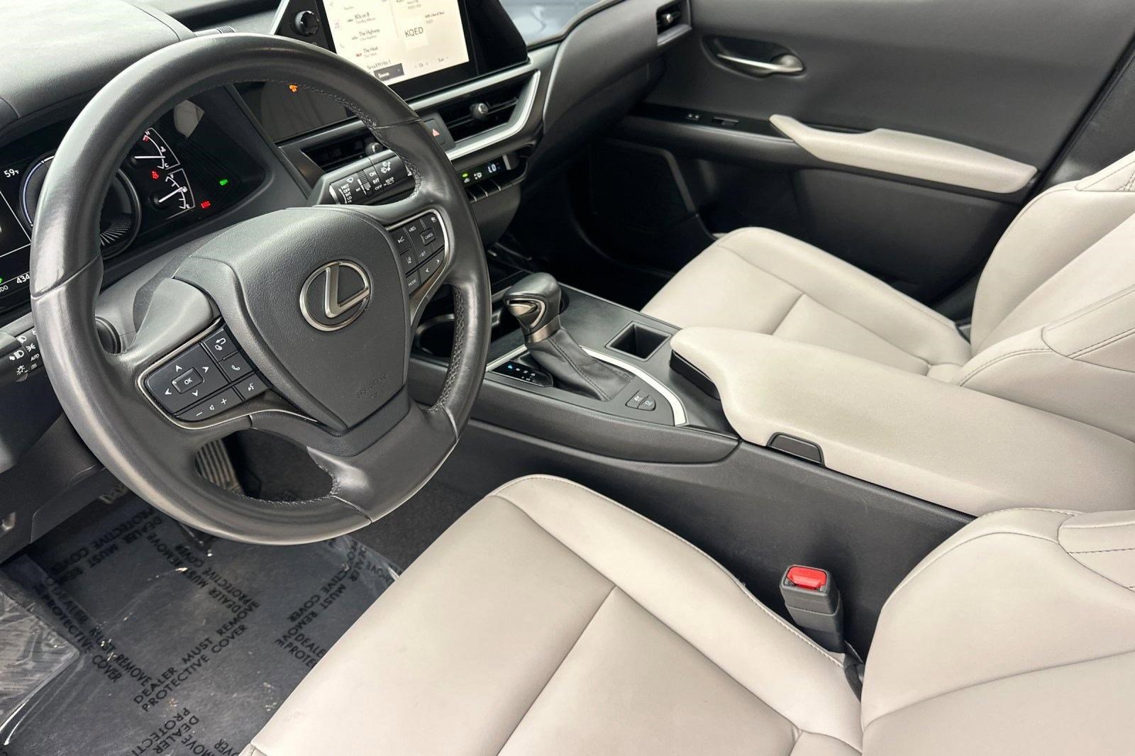 Used 2024 Lexus UX 250h FWD image 4