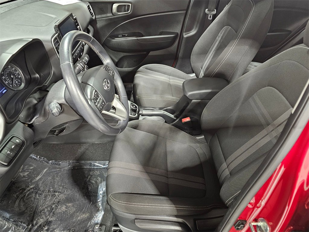 Used 2022 Hyundai Venue SEL image 21