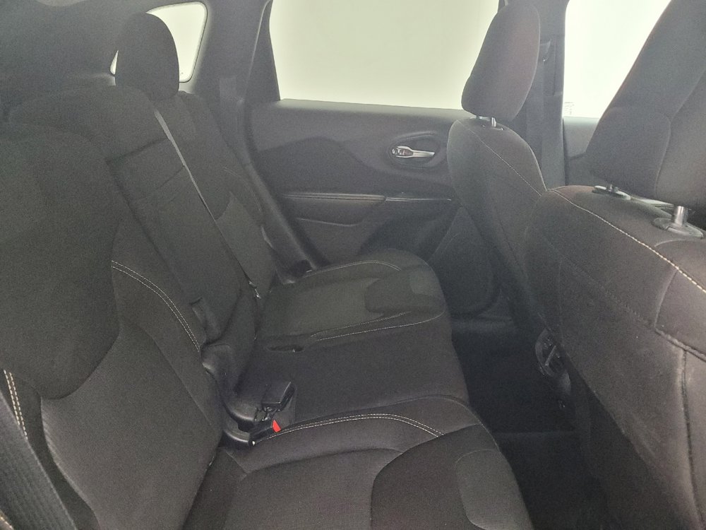 Used 2015 Jeep Cherokee Latitude image 19
