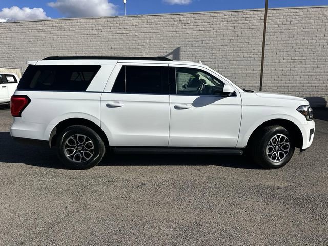 Used 2024 Ford Expedition Max XLT image 3