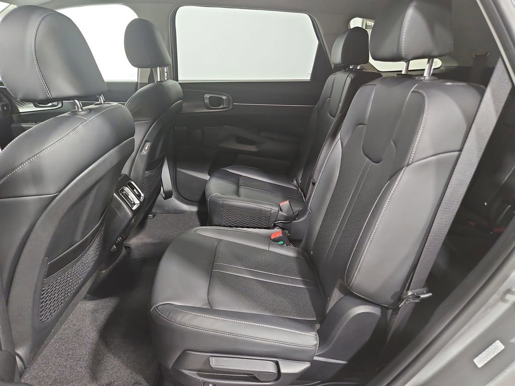 Used 2023 Kia Sorento EX image 25