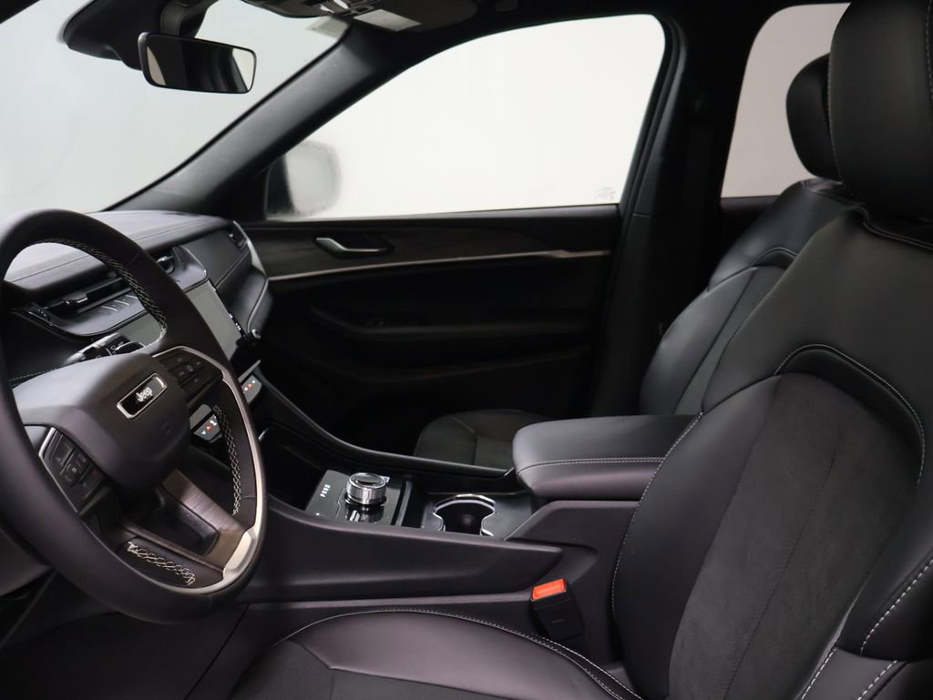 New 2026 Jeep Grand Cherokee Laredo image 9