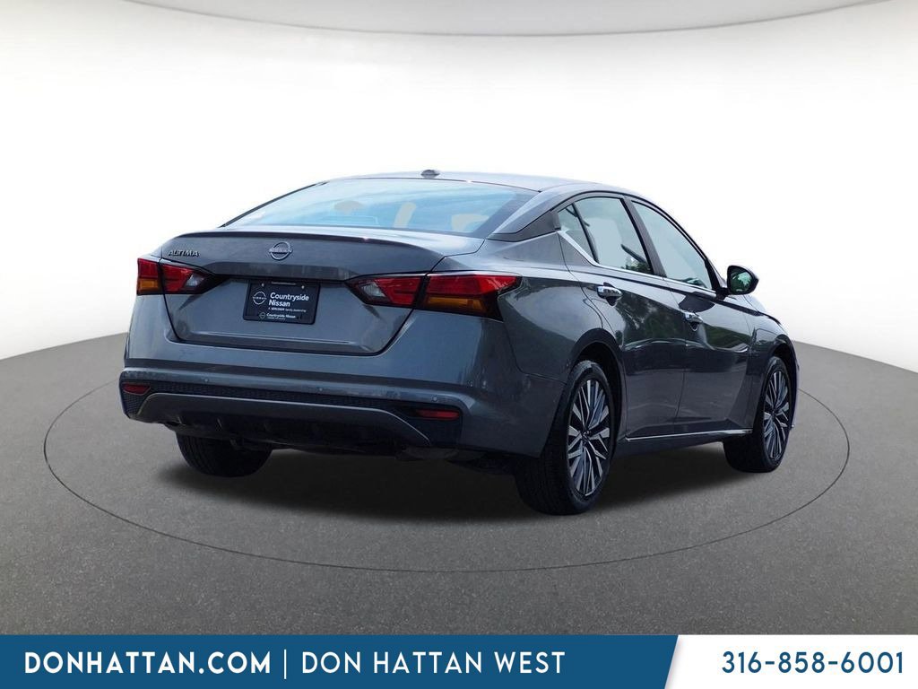 Used 2025 Nissan Altima 2.5 SV FWD image 14