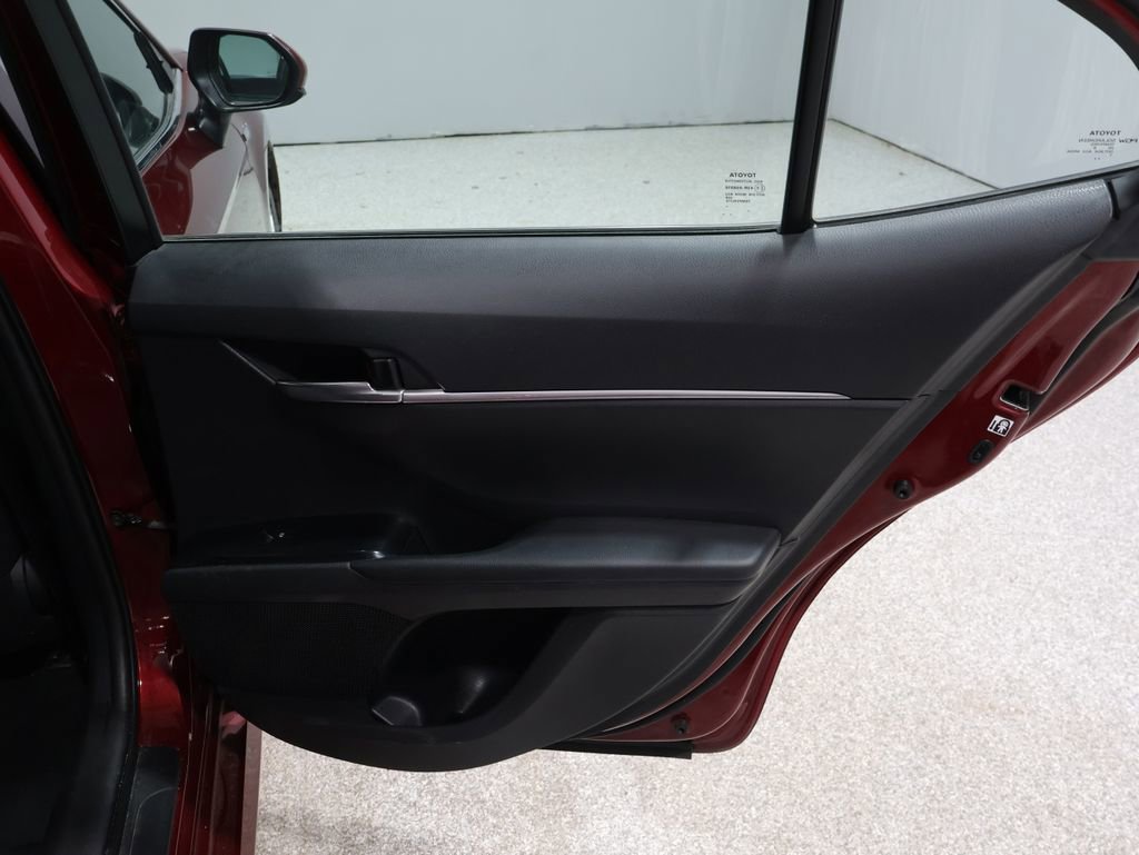 Used 2018 Toyota Camry LE image 21