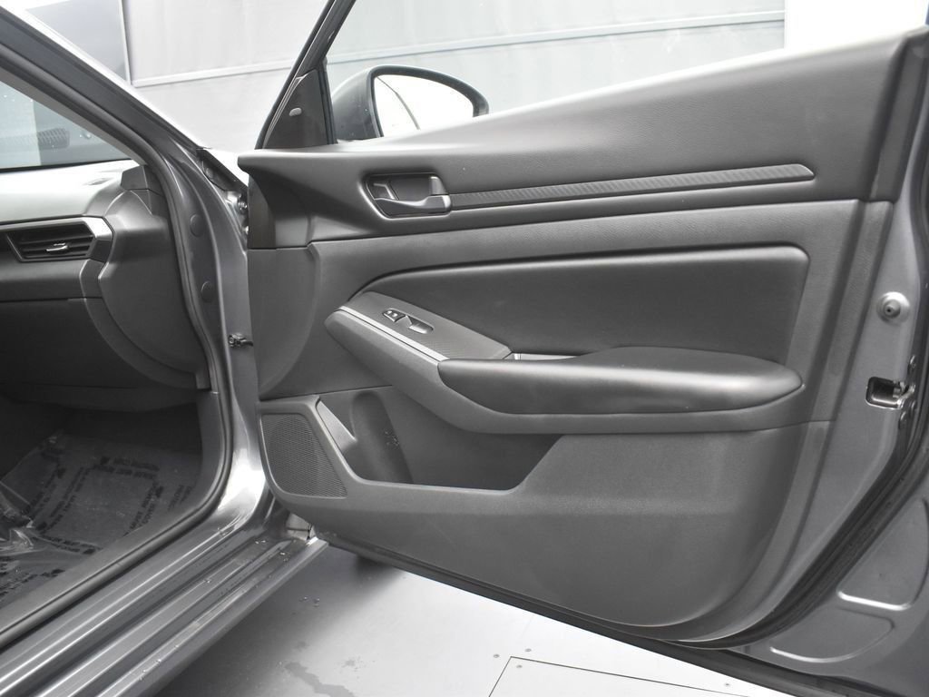 Used 2024 Nissan Altima 2.5 S image 25