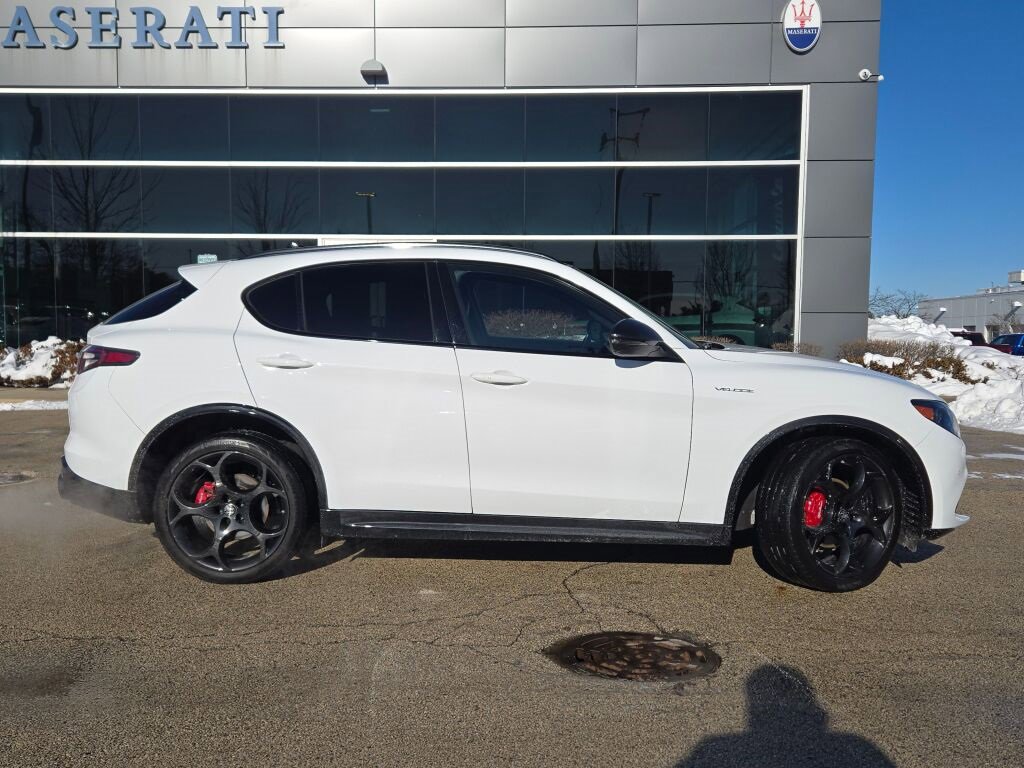 Used 2024 Alfa Romeo Stelvio Veloce image 5