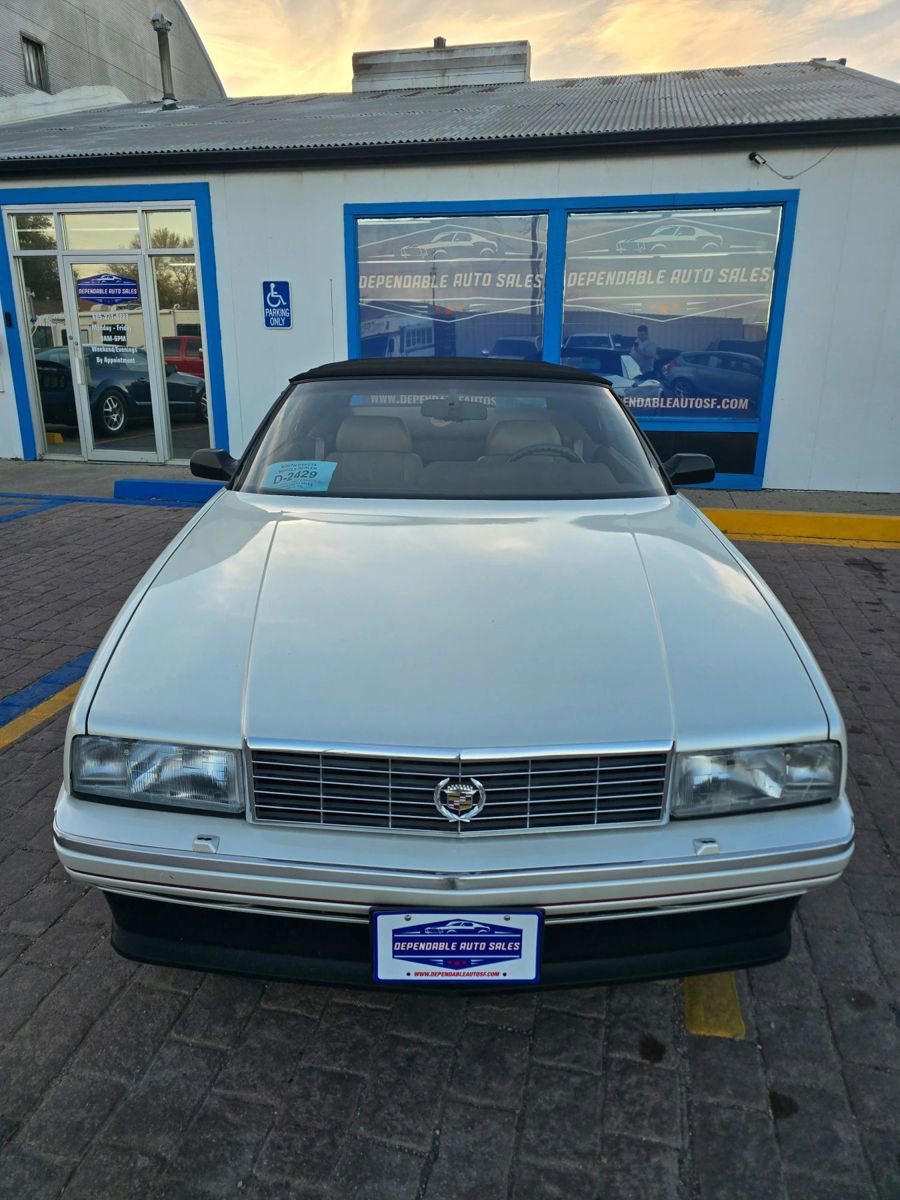 Used 1993 Cadillac Allante image 2