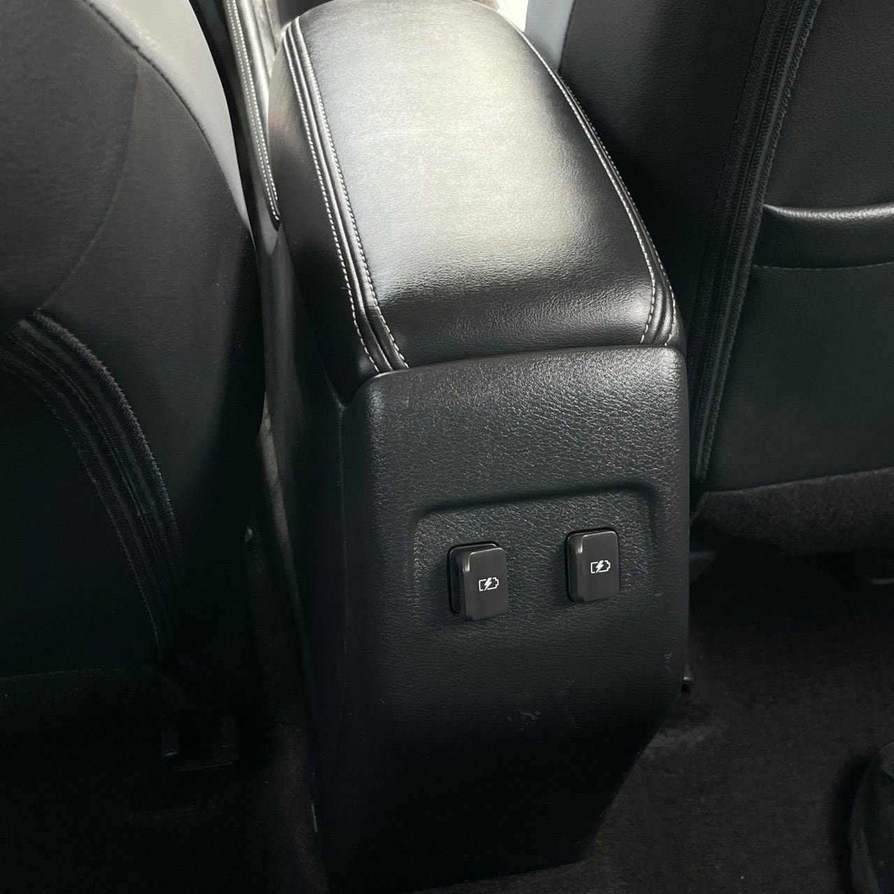 Used 2024 Nissan Kicks SR w/ SR Premium Package FWD image 25
