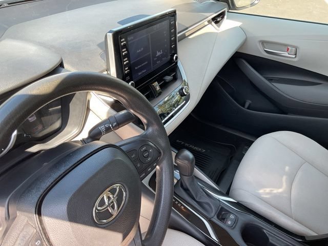 Used 2020 Toyota Corolla LE FWD image 19