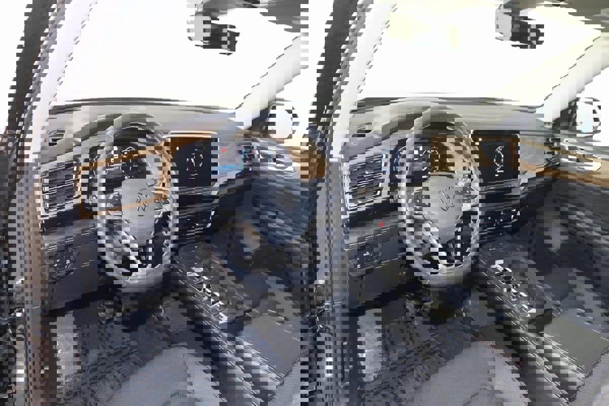 Used 2024 Volkswagen Atlas SE image 25