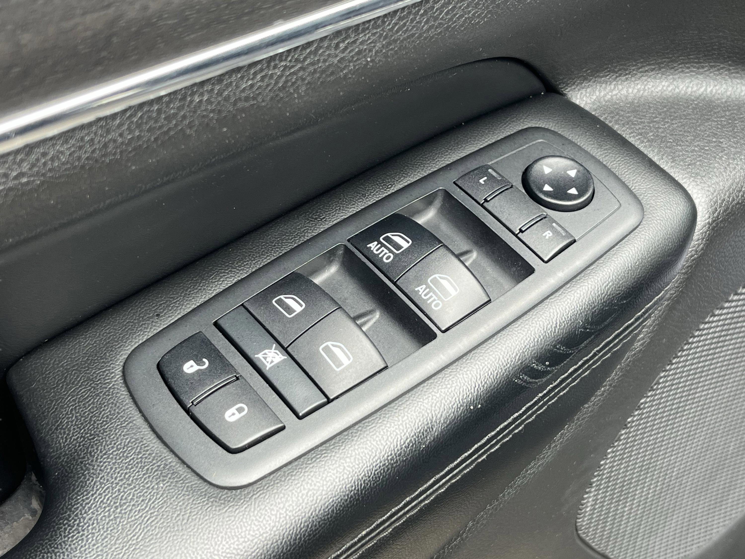 Used 2018 Jeep Grand Cherokee Limited AWD/4WD image 9