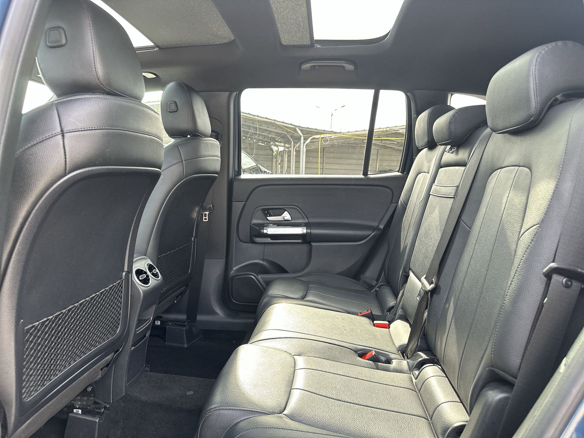 Used 2021 Mercedes-Benz GLB 250 w/ Premium Package image 23