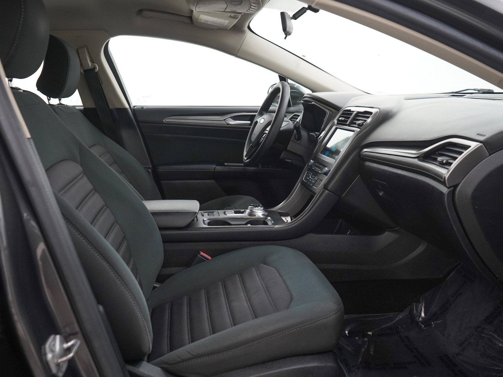 Used 2017 Ford Fusion SE w/ Fusion SE Technology Package FWD image 11