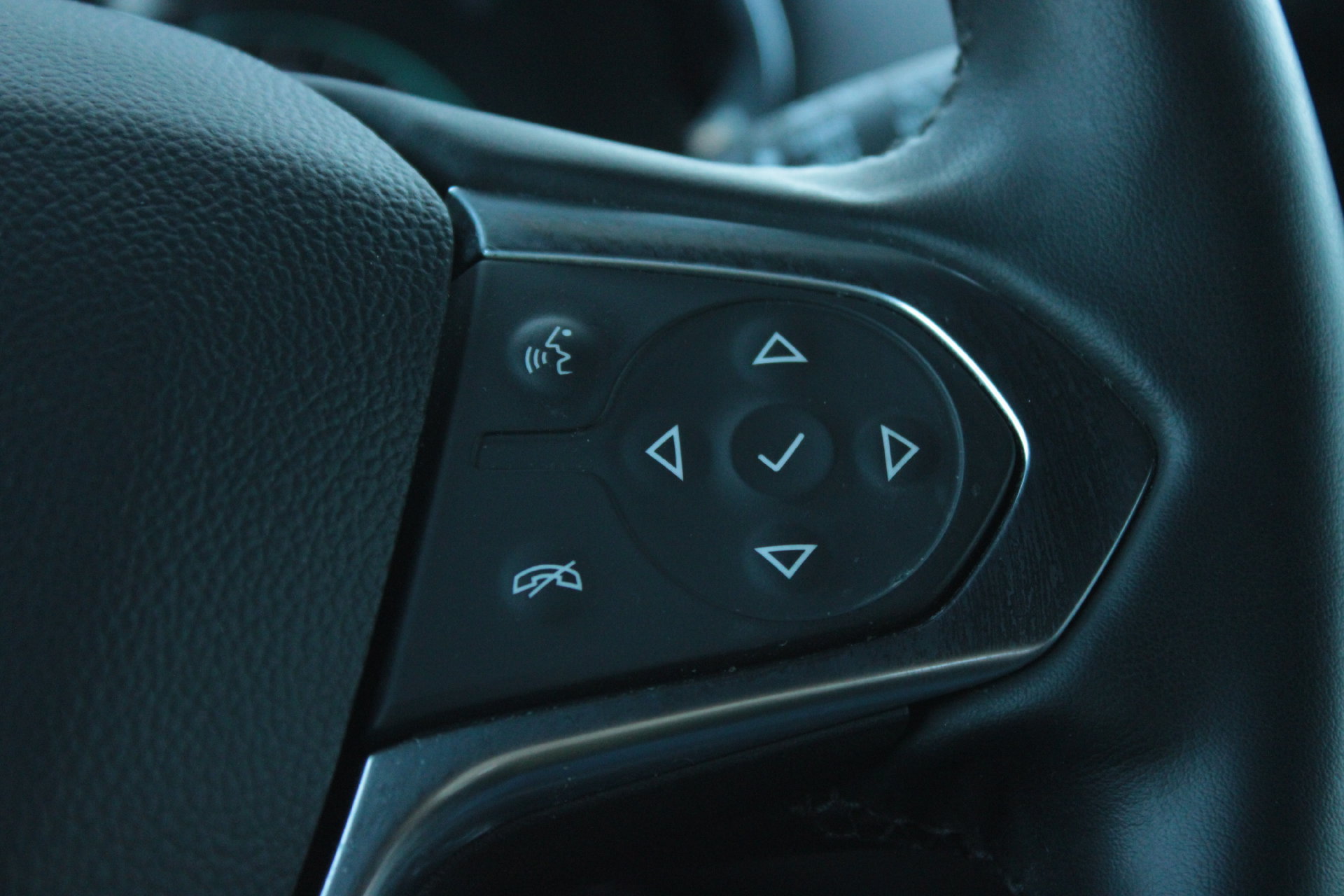 Used 2023 Chevrolet Traverse LT FWD image 35