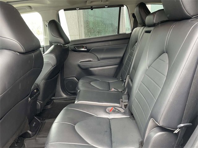 Used 2022 Toyota Highlander XLE image 11
