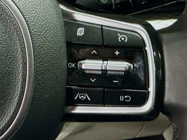 Used 2022 Kia Carnival LX FWD image 10