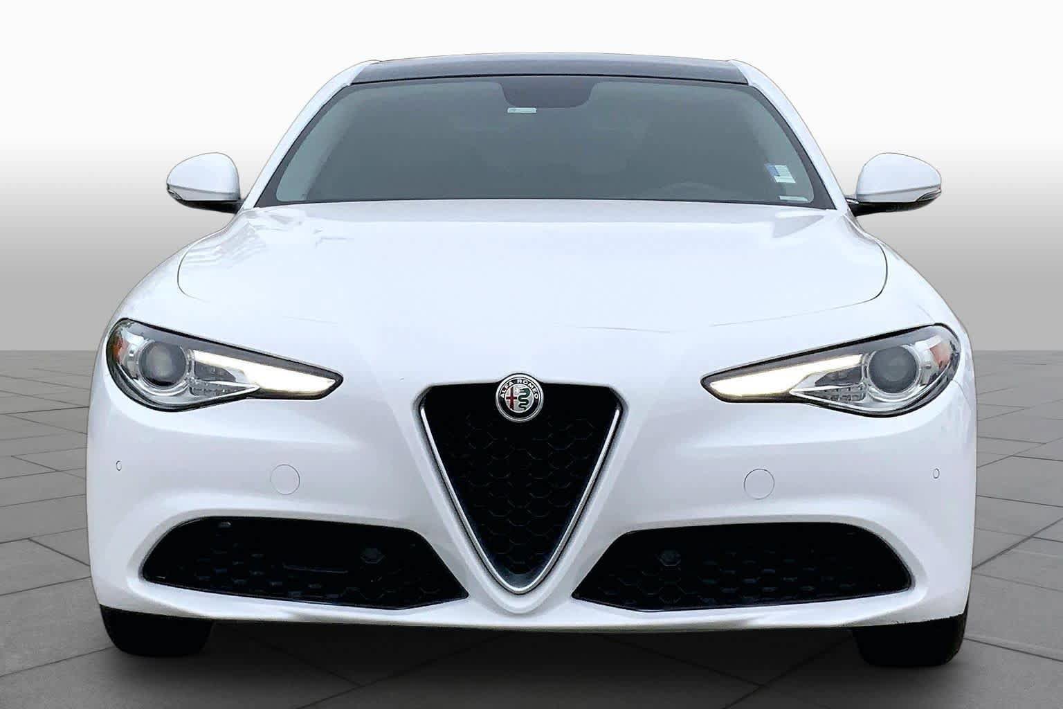 Used 2018 Alfa Romeo Giulia Ti w/ Quick Order Package 22X Lusso AWD/4WD image 3