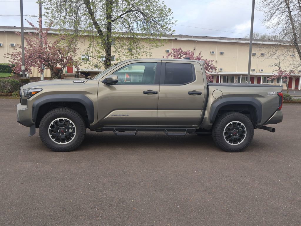 Used 2025 Toyota Tacoma TRD Off-Road w/ TRD Off Road Upgrade Package image 3