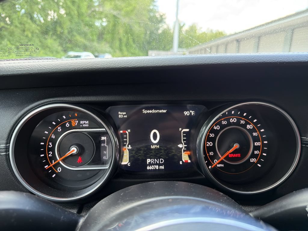 Used 2018 Jeep Wrangler Unlimited Sahara w/ Dual Top Group AWD/4WD image 9