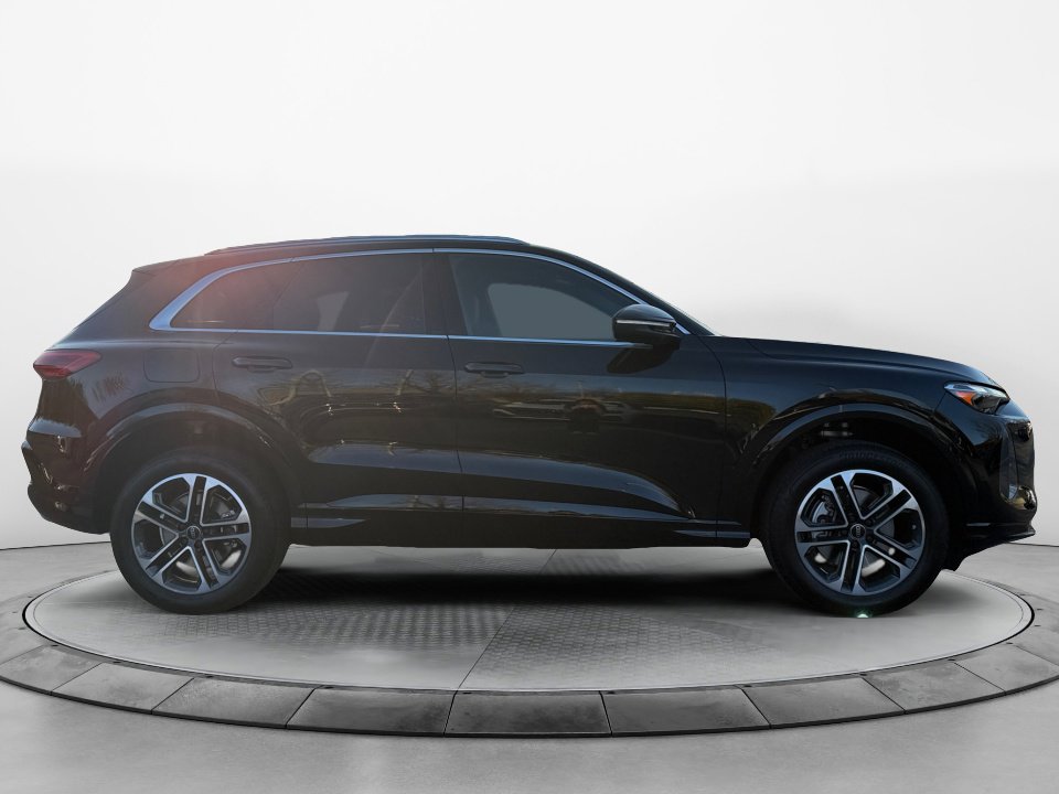 Certified 2025 Audi Q5 Premium w/ Convenience Package image 8