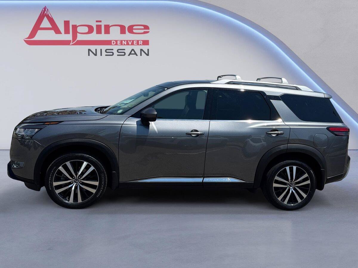 Used 2024 Nissan Pathfinder Platinum AWD/4WD image 2